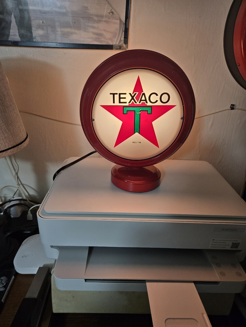 Texaco Mini Gas Pump Globe  Light  Desktop Lamp 9"x 11". Nice Collectible Lamp.